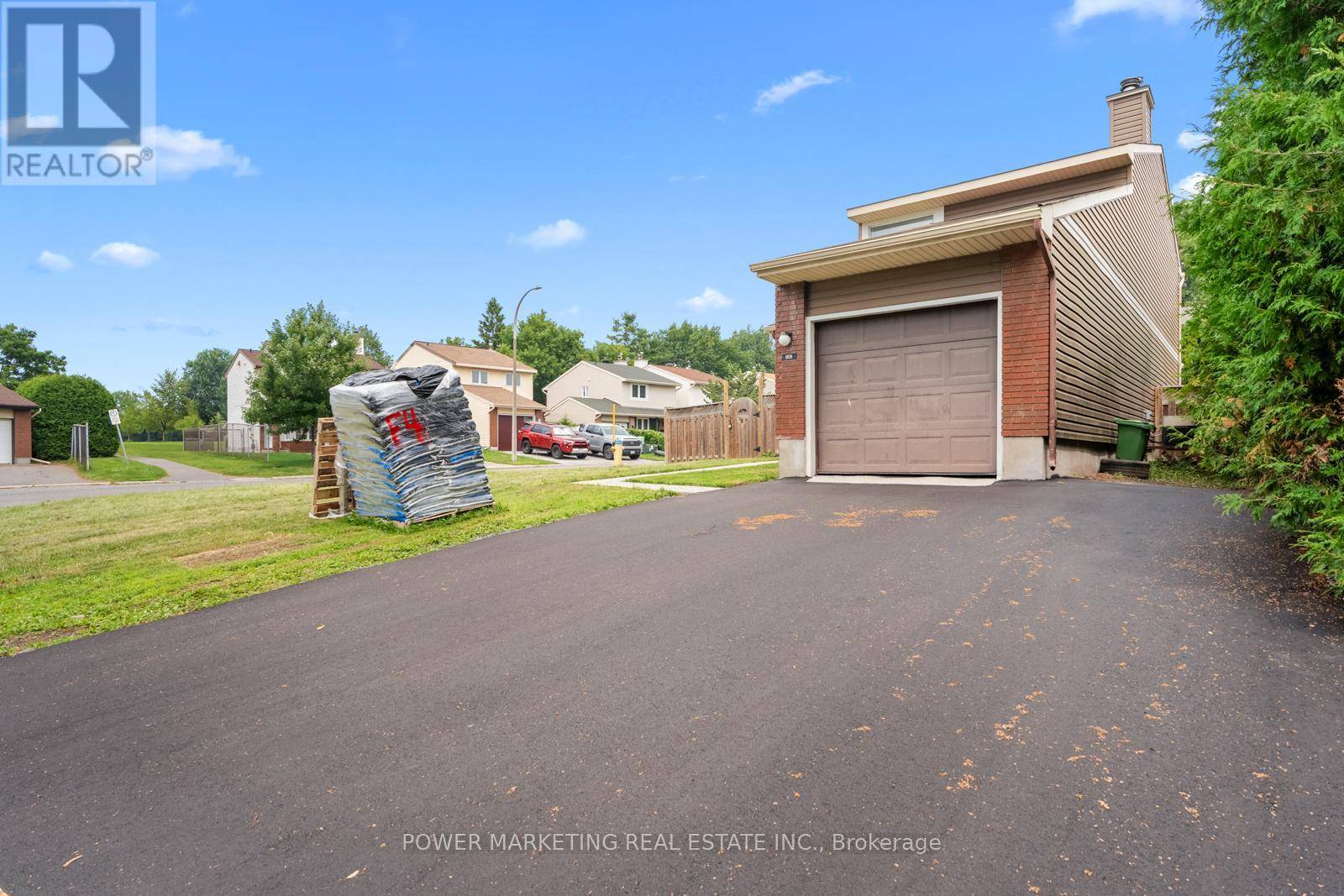 Ottawa, ON K1B5K8,1631 SAXONY CRESCENT