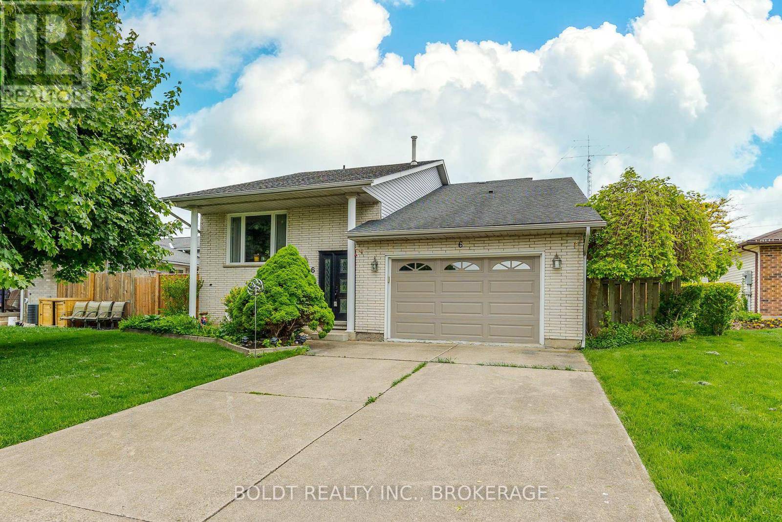 Thorold (allanburg/thorold South), ON L2V4Y8,6 STEPHENSON COURT