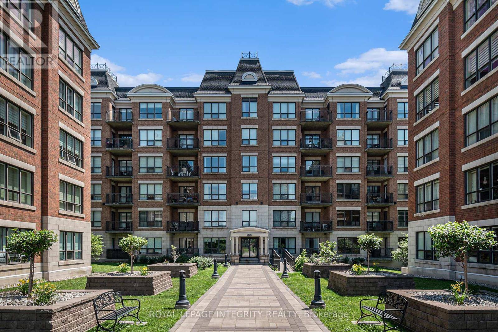 Ottawa, ON K1J0A1,955 Beauparc Private #211