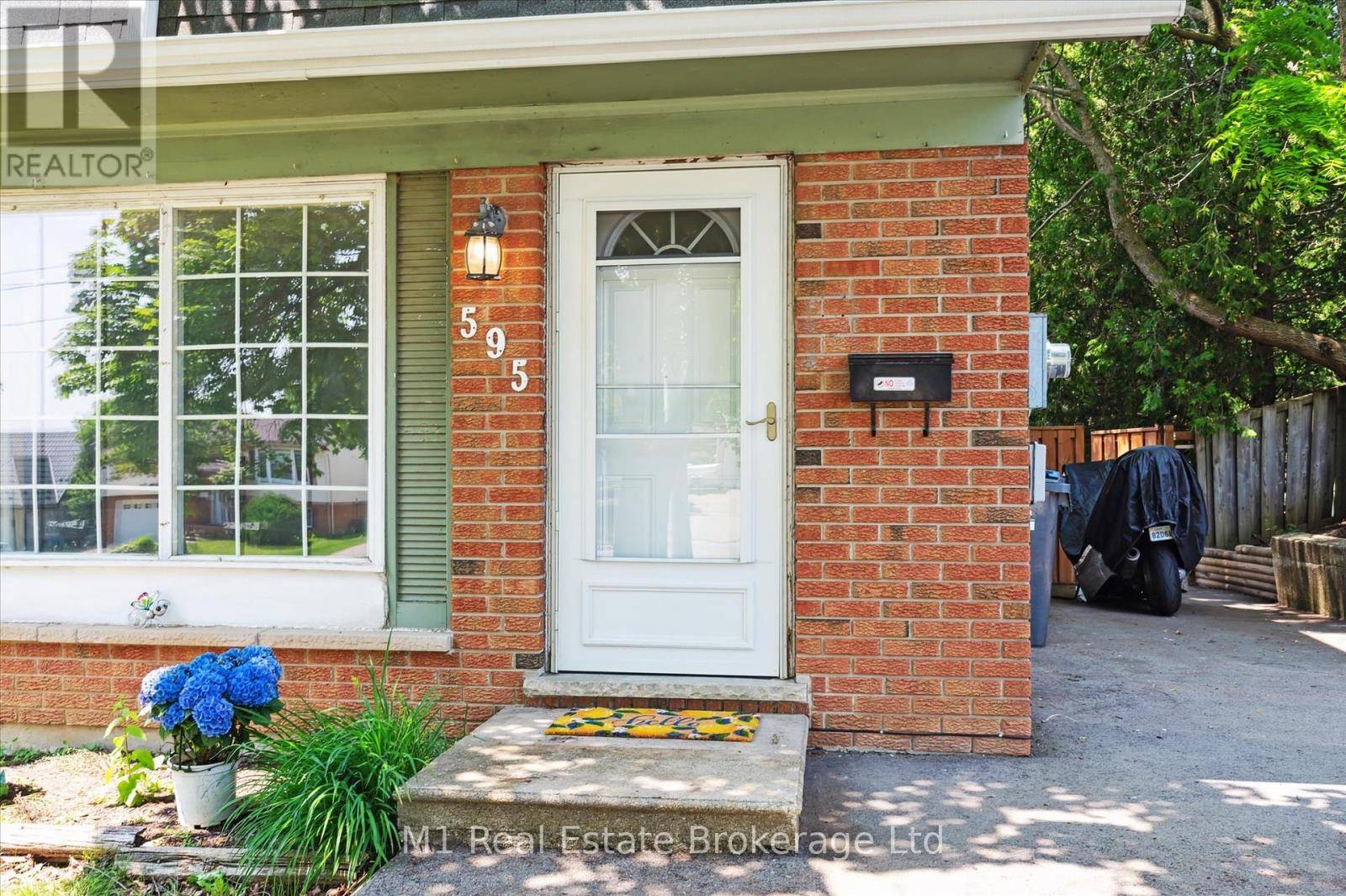 Guelph (willow West/sugarbush/west Acres), ON N1H7J8,595 WILLOW ROAD