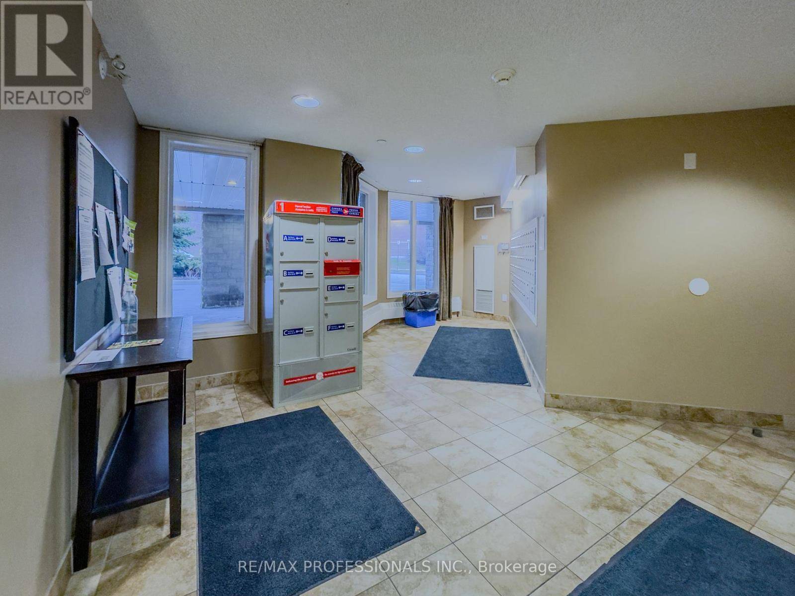 Cambridge, ON N1R8R1,8 Harris ST #422
