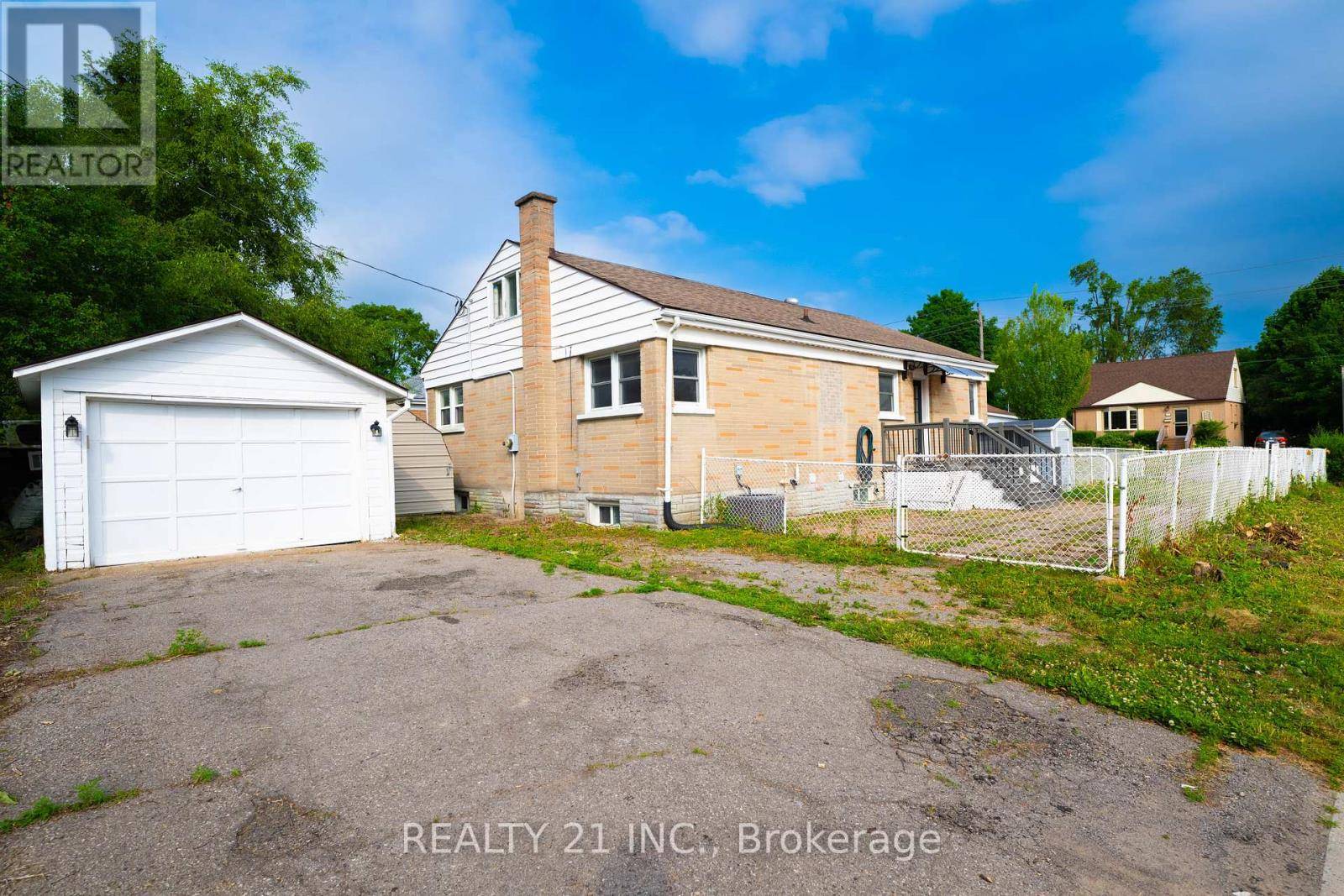 Peterborough North (south), ON K9H5E3,160 ELIZABETH AVENUE