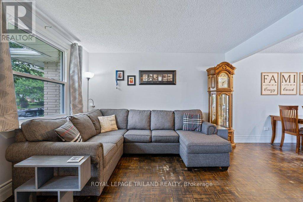 St. Thomas, ON N5R5N1,279 CHESTNUT STREET