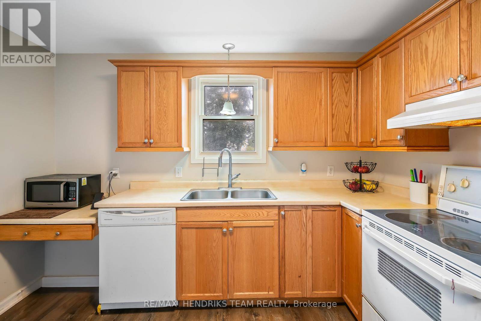 St. Catharines (facer), ON L2M5K4,20 EASTBOURNE AVENUE