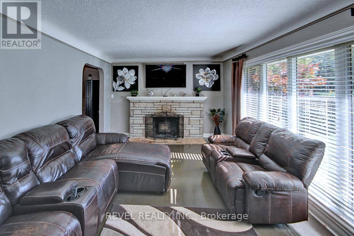 London South (south B), ON N6K2E5,1341 BYRON BASELINE ROAD