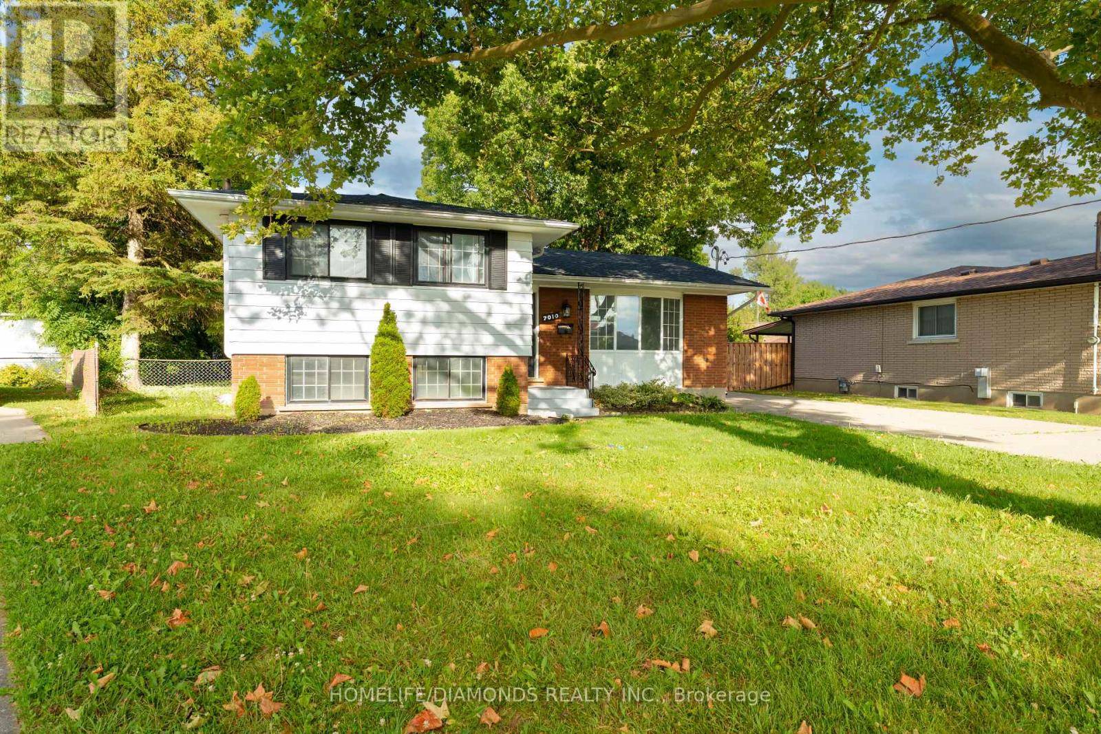 Niagara Falls (arad/fallsview), ON L2G5B6,7010 WHITMAN AVENUE