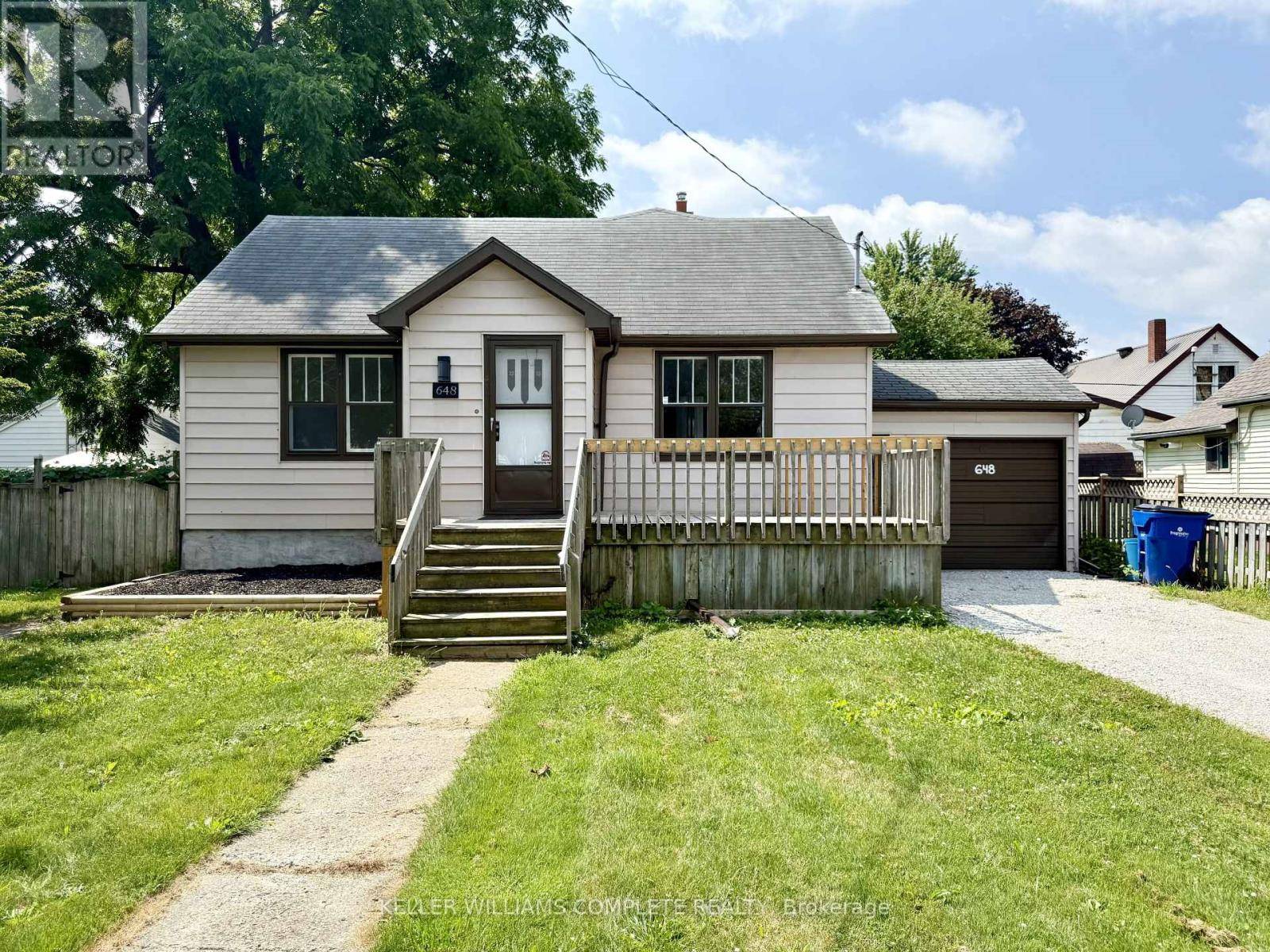 Chatham-kent (wallaceburg), ON N8A1K5,648 WALLACE STREET