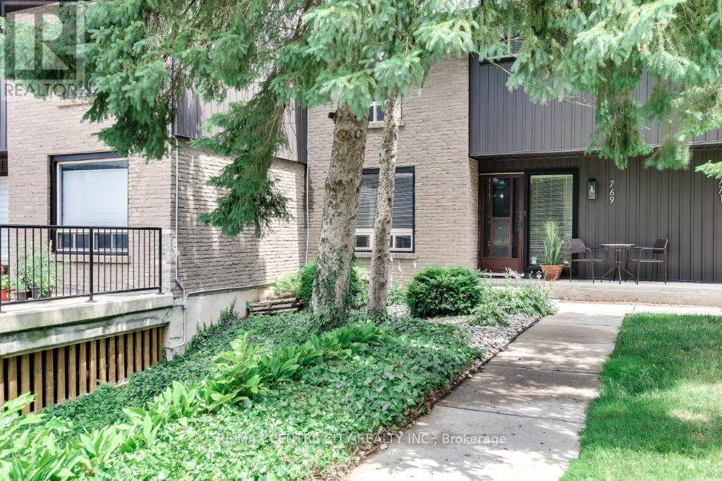 London South (south N), ON N6J3S5,769 BERKSHIRE DRIVE