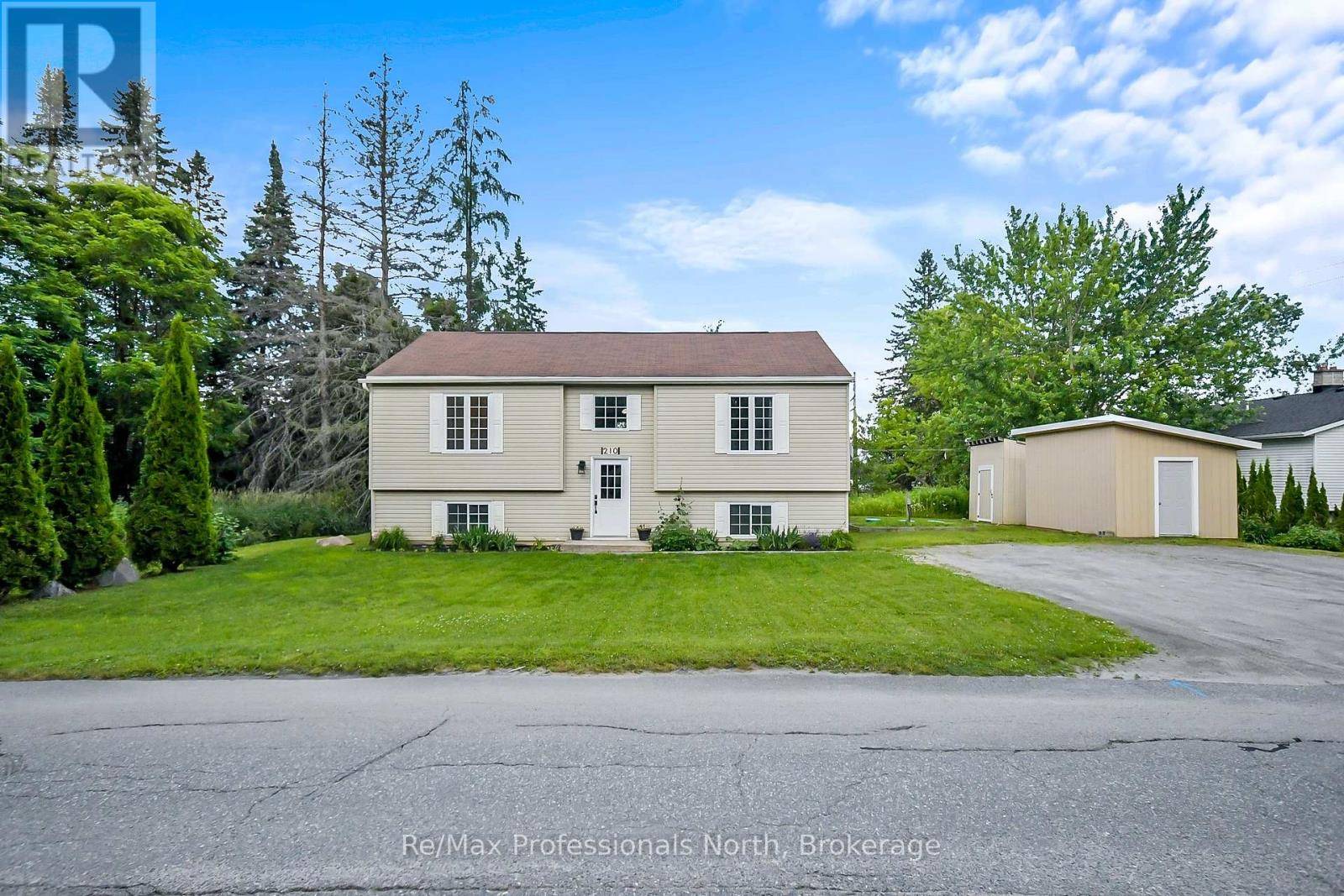 Gravenhurst (muskoka (s)), ON P1P1R2,210 MCPHERSON STREET