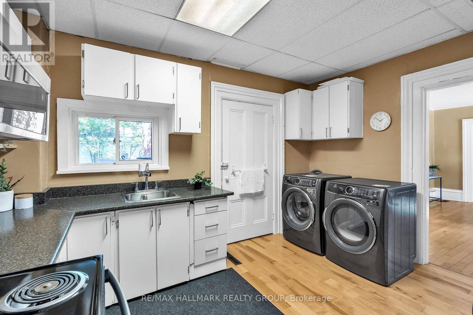 Smiths Falls, ON K7A1N9,20 RUSSELL ST West #5