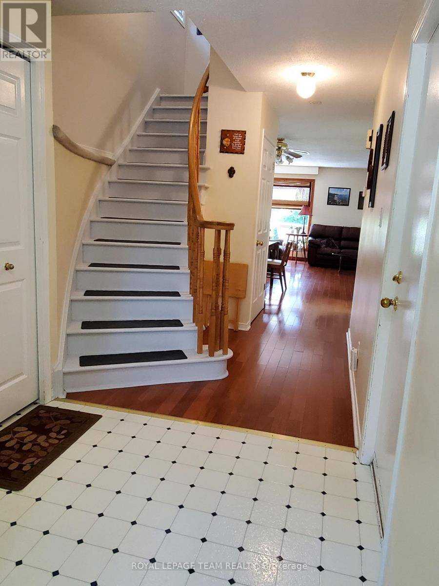 Ottawa, ON K2L4A6,61 MCGIBBON DRIVE S