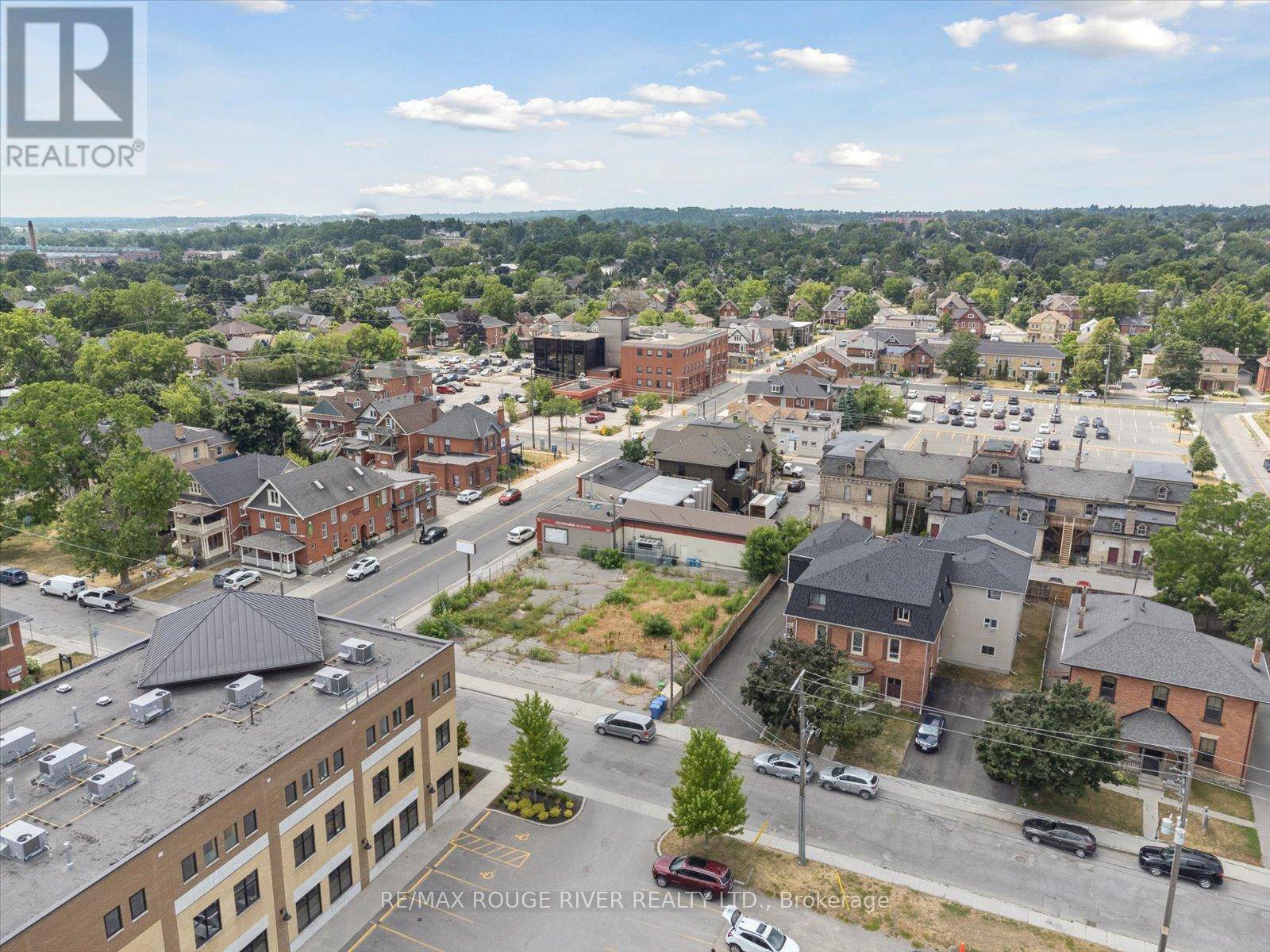 Peterborough (town Ward 3), ON K9J2V5,288 CHARLOTTE STREET