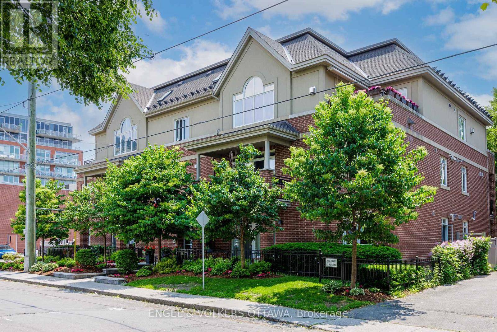 Ottawa, ON K2P1A6,400 Mcleod ST #105