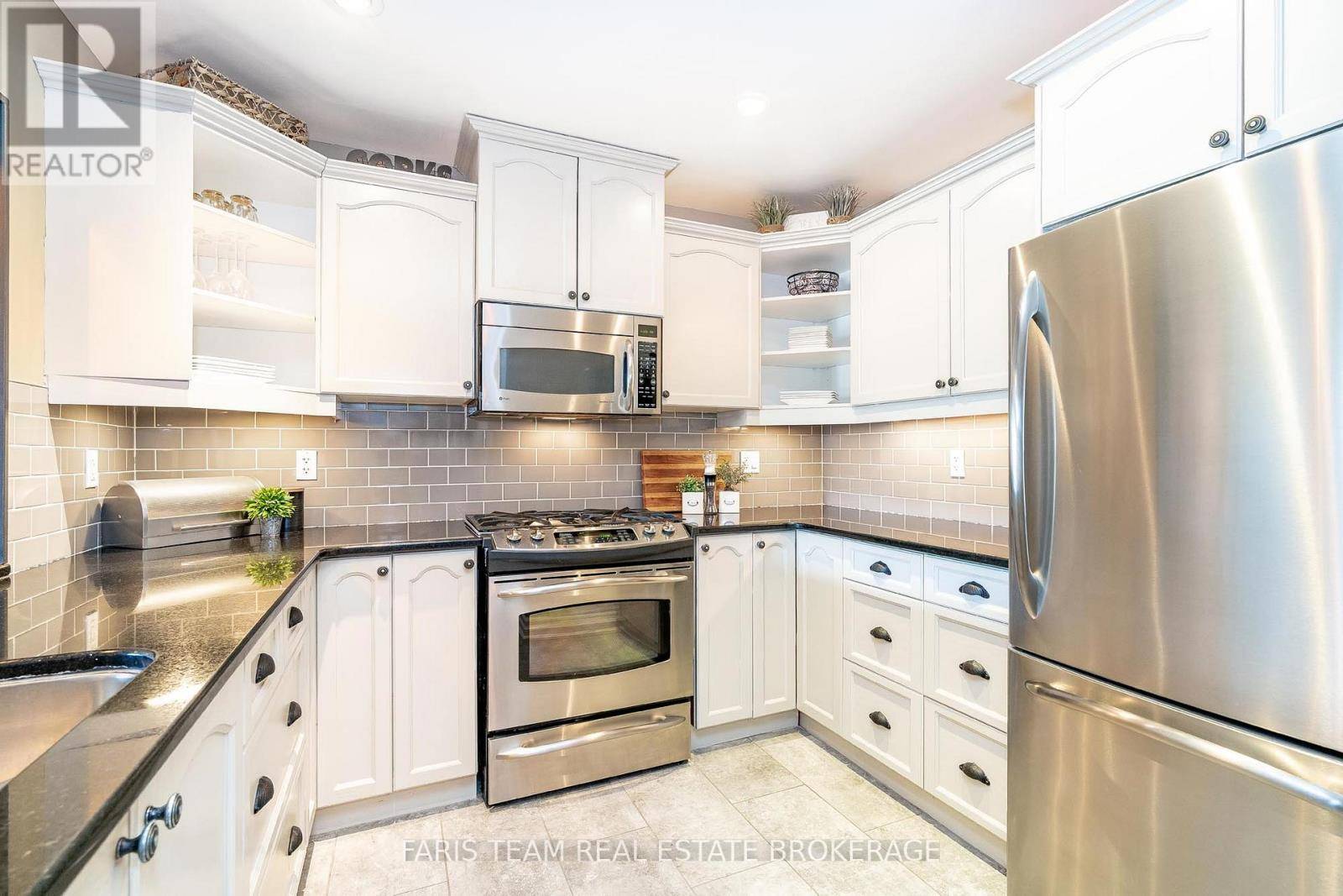 Gravenhurst (muskoka (s)), ON P1P1Z9,130 Steamship Bay RD #204
