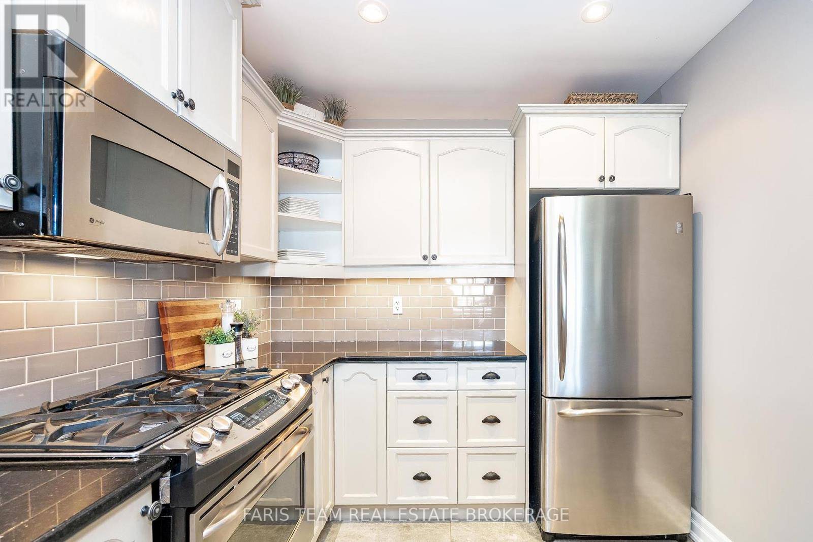 Gravenhurst (muskoka (s)), ON P1P1Z9,130 Steamship Bay RD #204