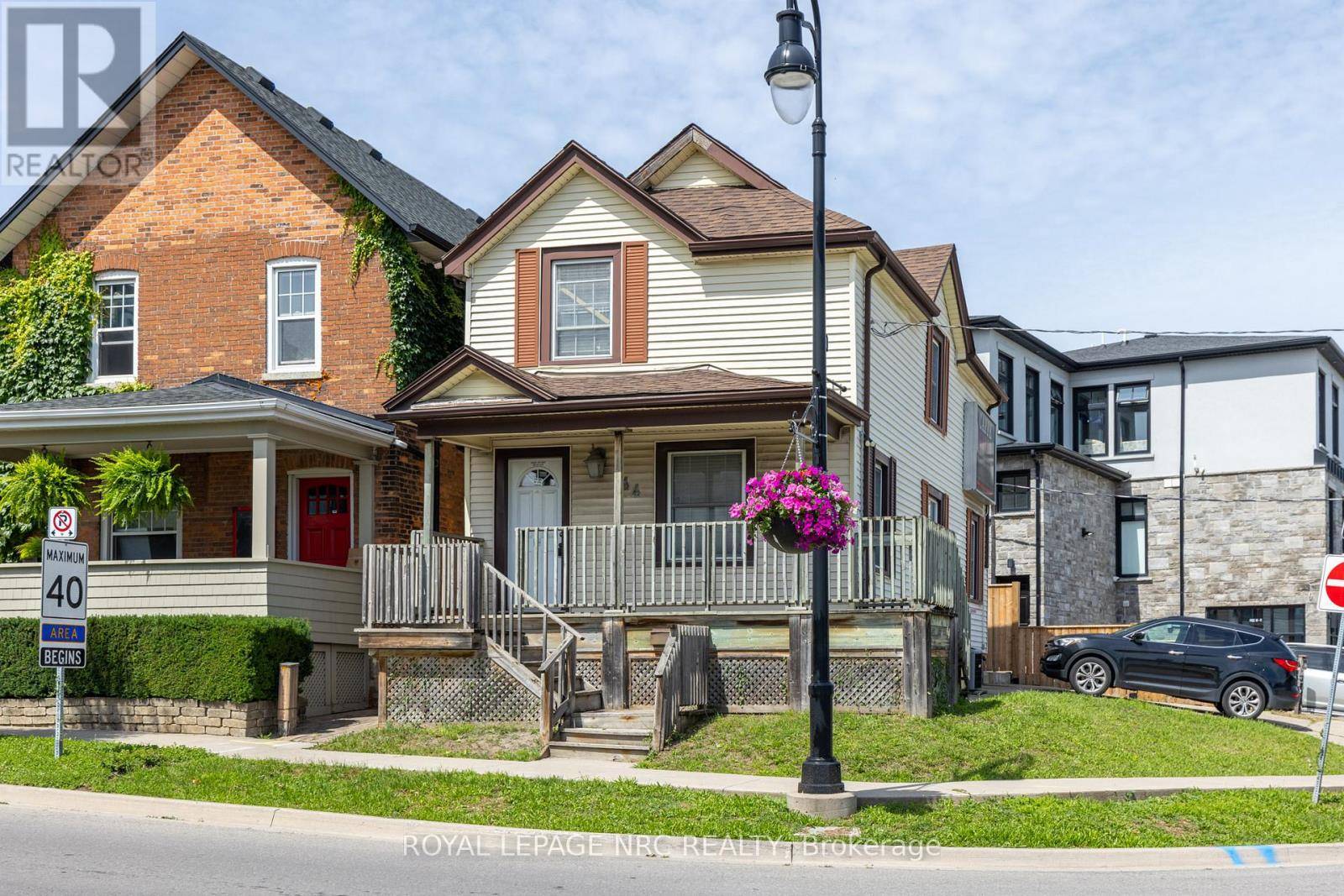 St. Catharines (downtown), ON L2R4H4,44 CARLISLE STREET