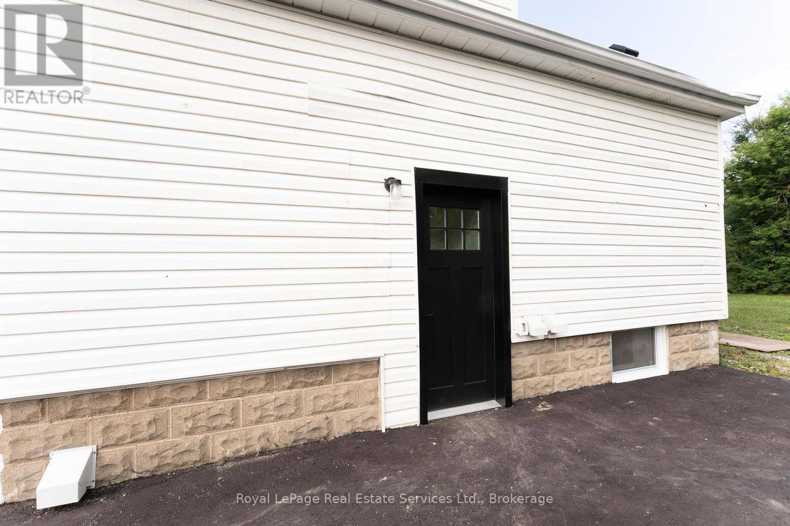Hamilton (eastmount), ON L8V2T6,235 East 21st ST #Lower