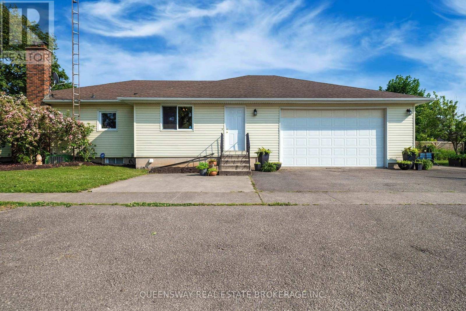 St. Catharines (vine/linwell), ON L2N3N1,27 WOODBINE AVENUE