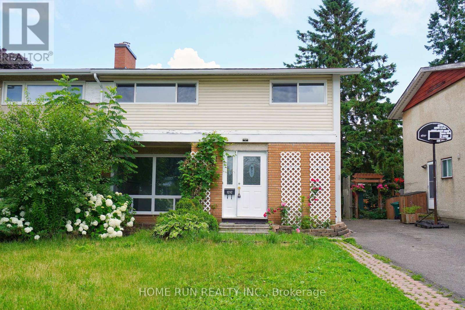 Ottawa, ON K2E6K5,1292 MEADOWLANDS DRIVE E