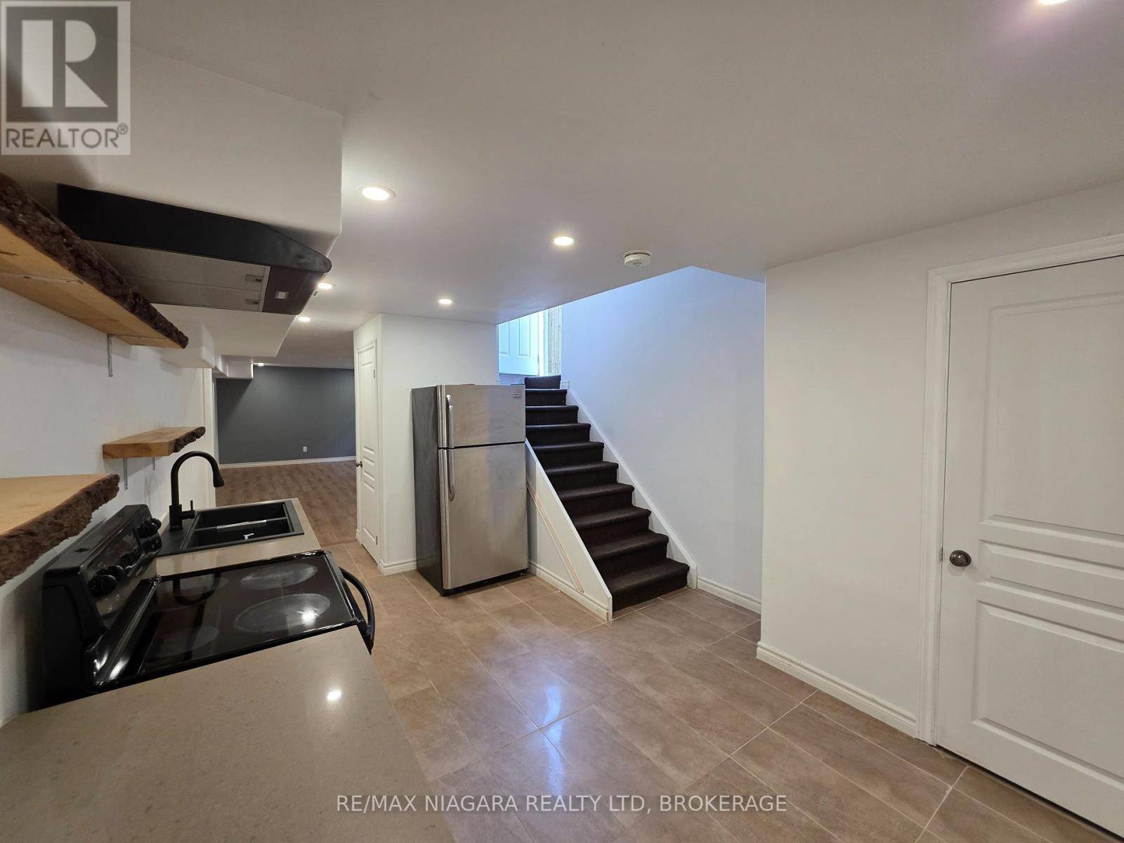 Niagara Falls (forestview), ON L2H3J7,LOWER LEVEL - 8383 HEIKOOP CRESCENT