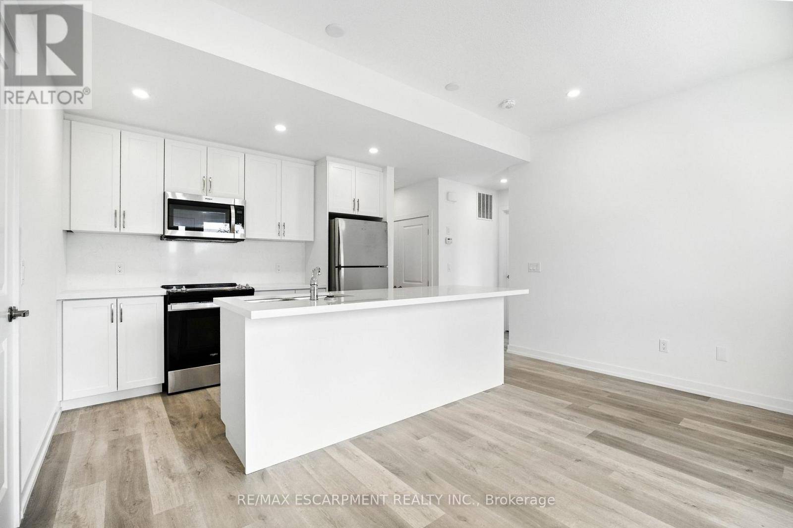 Hamilton (waterdown), ON L8B1Y4,203 BURKE STREET