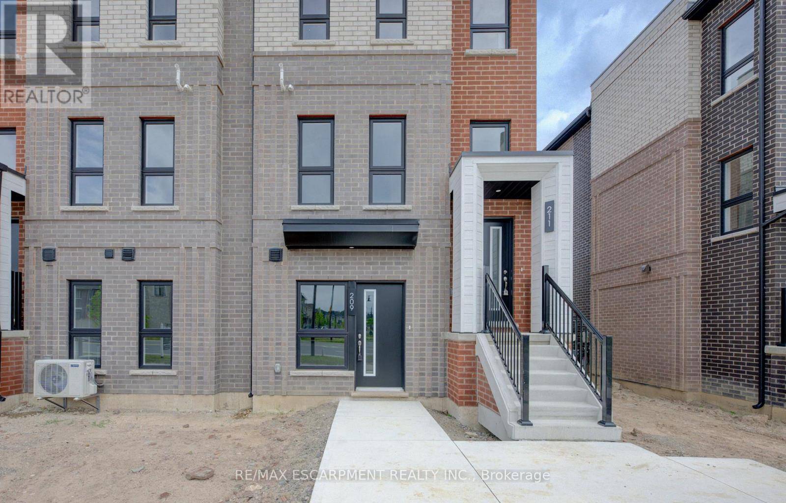 Hamilton (waterdown), ON L8B2A9,209 BURKE STREET