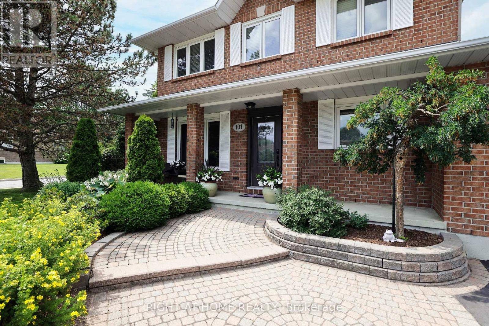 Ottawa, ON K2S1E3,101 BEECHFERN DRIVE