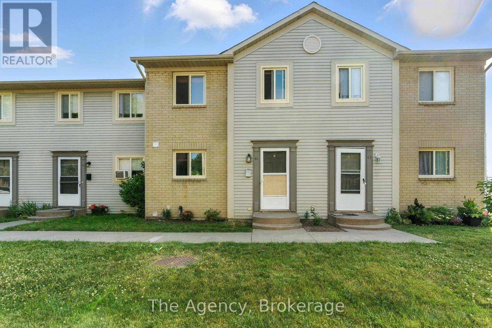 St. Catharines (carlton/bunting), ON L2M7T7,65 Dorchester BLVD #44