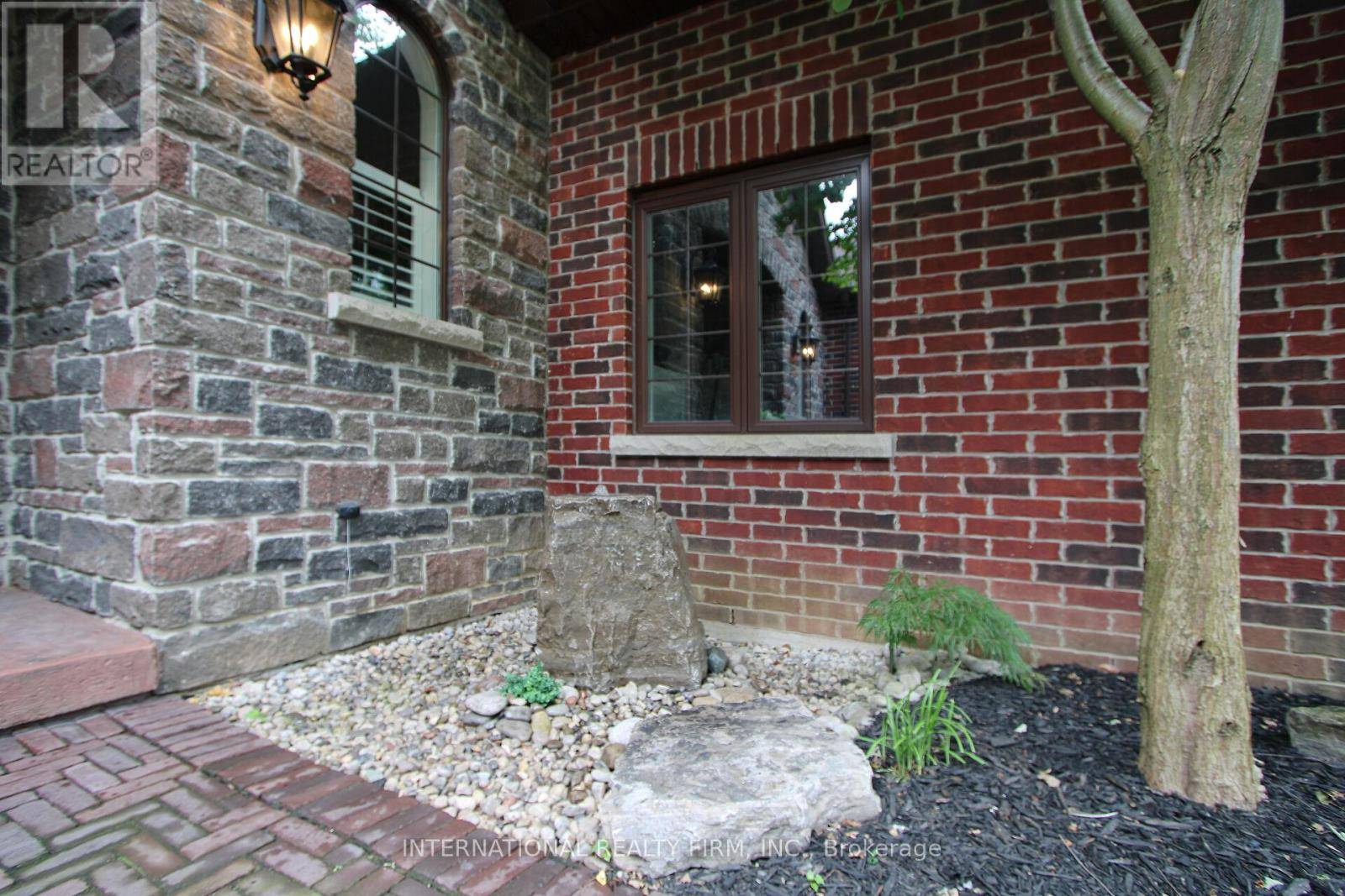 Hamilton (waterdown), ON L8B0C7,38 BRIAN BOULEVARD