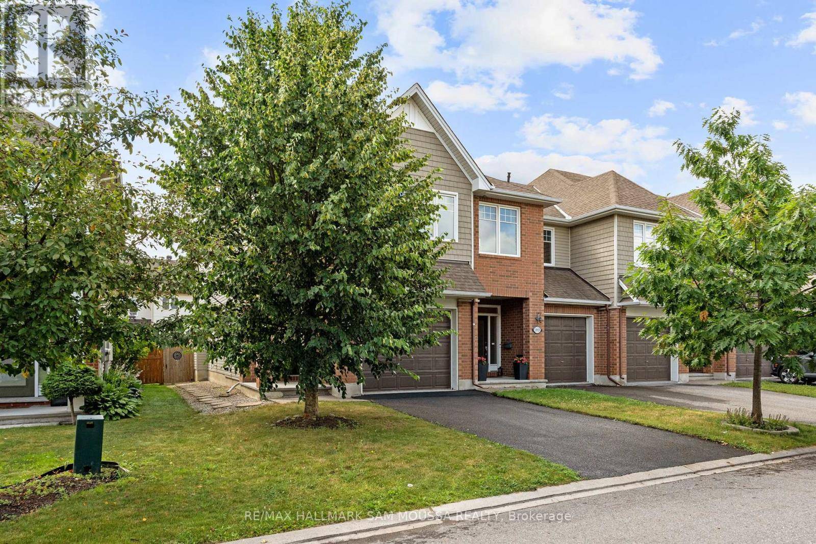 Ottawa, ON K1T0L6,991 BUNCHBERRY WAY