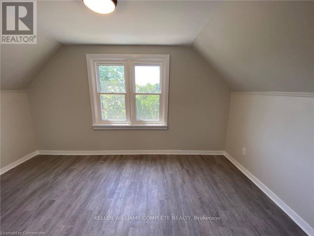 Hamilton (macassa), ON L8V1Y2,22 Cheryl AVE #Main