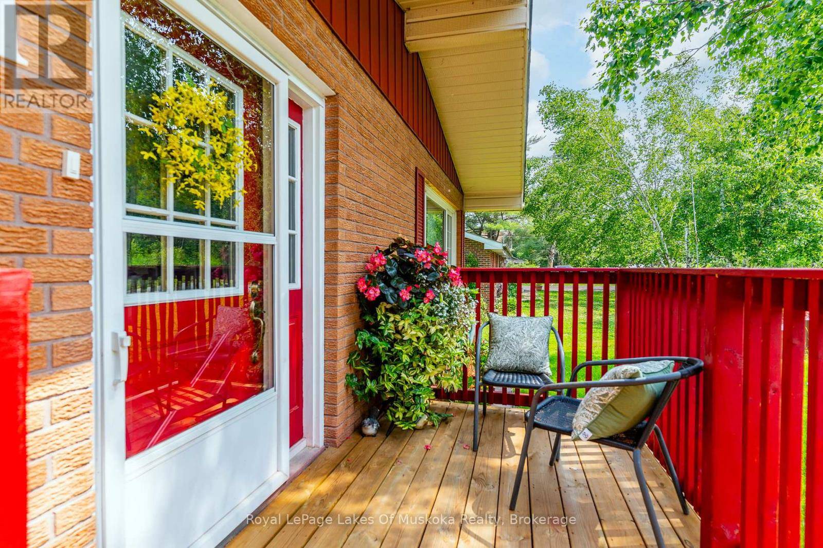 Bracebridge (macaulay), ON P1L1H7,11 ALEXANDRA STREET