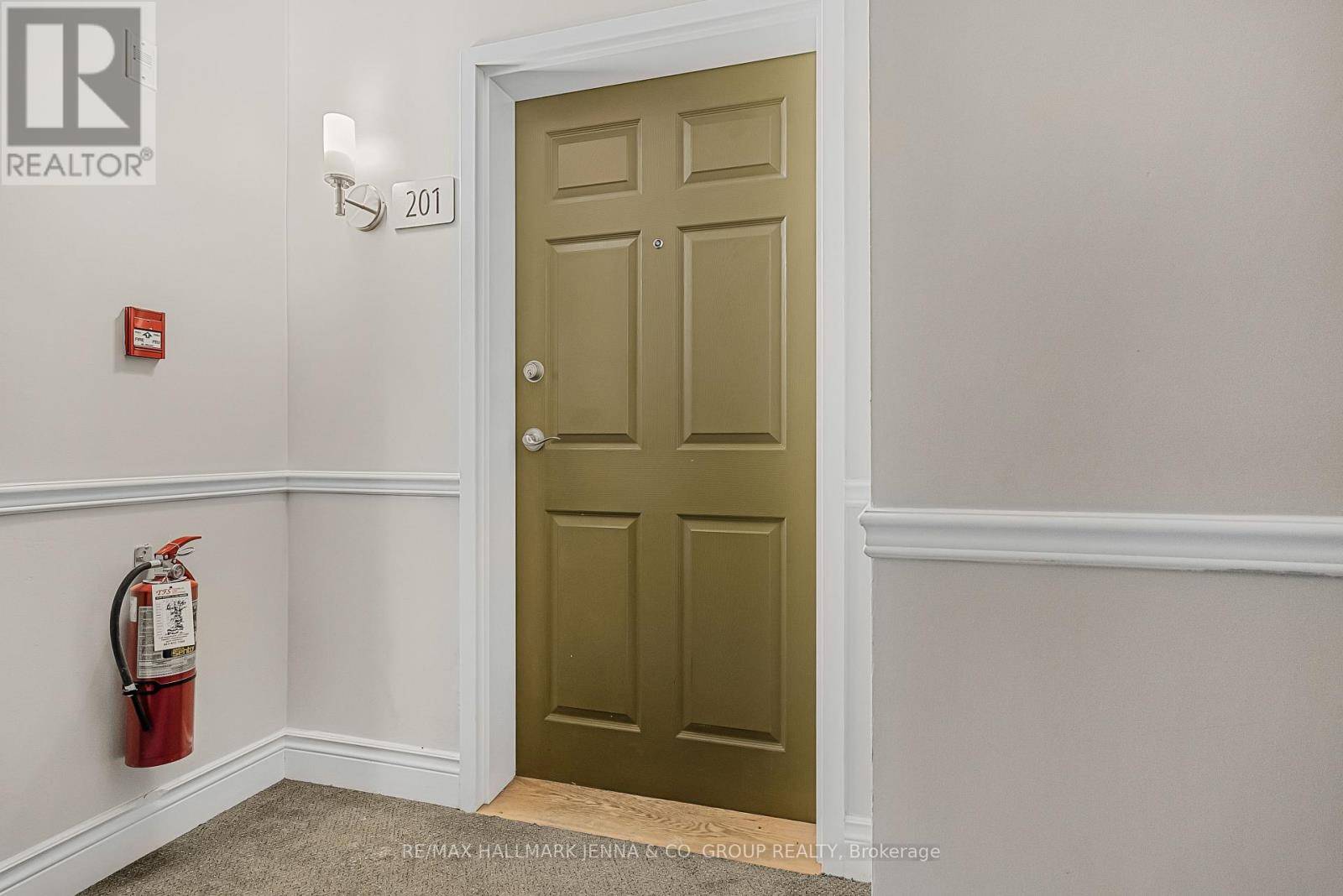 Ottawa, ON K2T0J2,140 Guelph Private #201