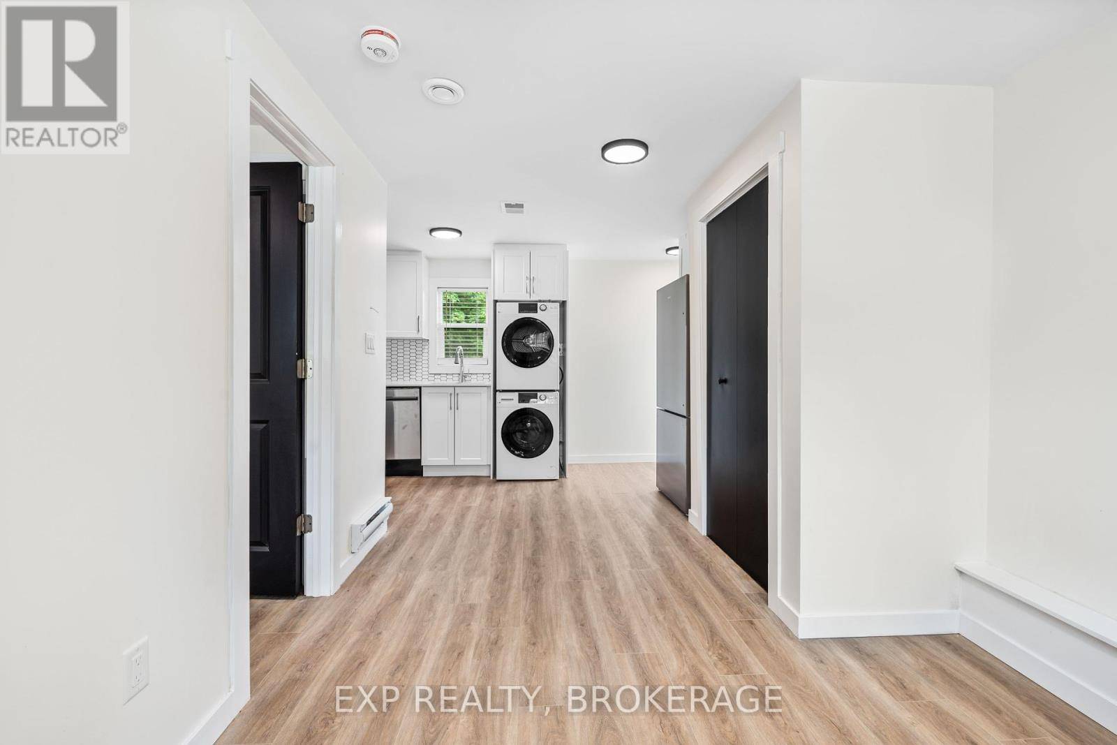Kingston (central City East), ON K7L4M8,493 COLLEGE ST #4