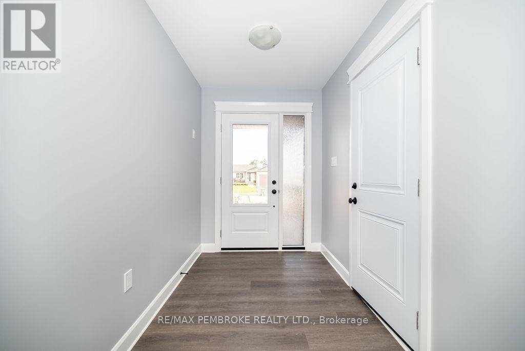 Petawawa, ON K8H0H3,22 DURANT STREET