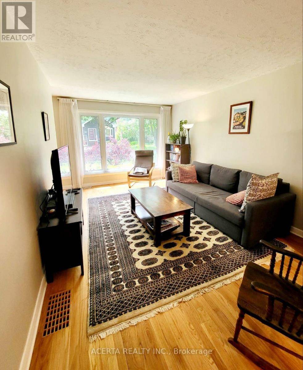 Ottawa, ON K1Z8B3,1499 CHATELAIN AVENUE