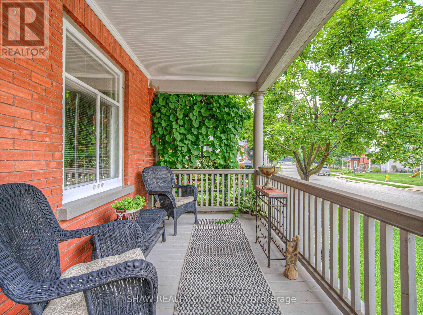 Cambridge, ON N1R2A2,43 BALL AVENUE