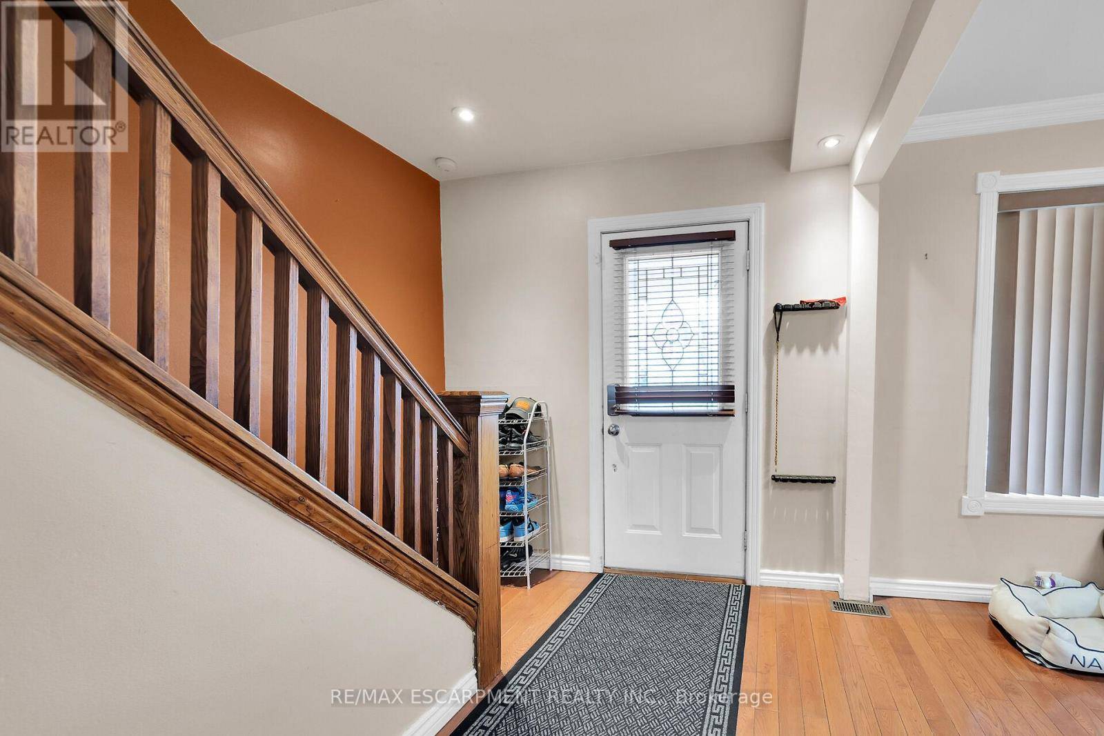 Hamilton (gibson), ON L8L6L6,8 KINRADE AVENUE