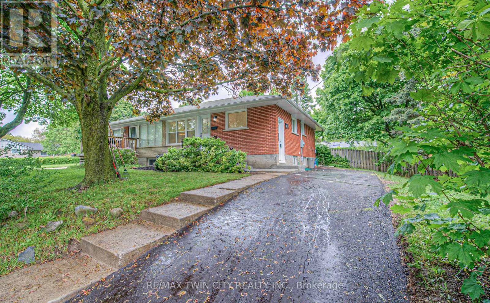 Cambridge, ON N1R2W8,76 RAVINE DRIVE