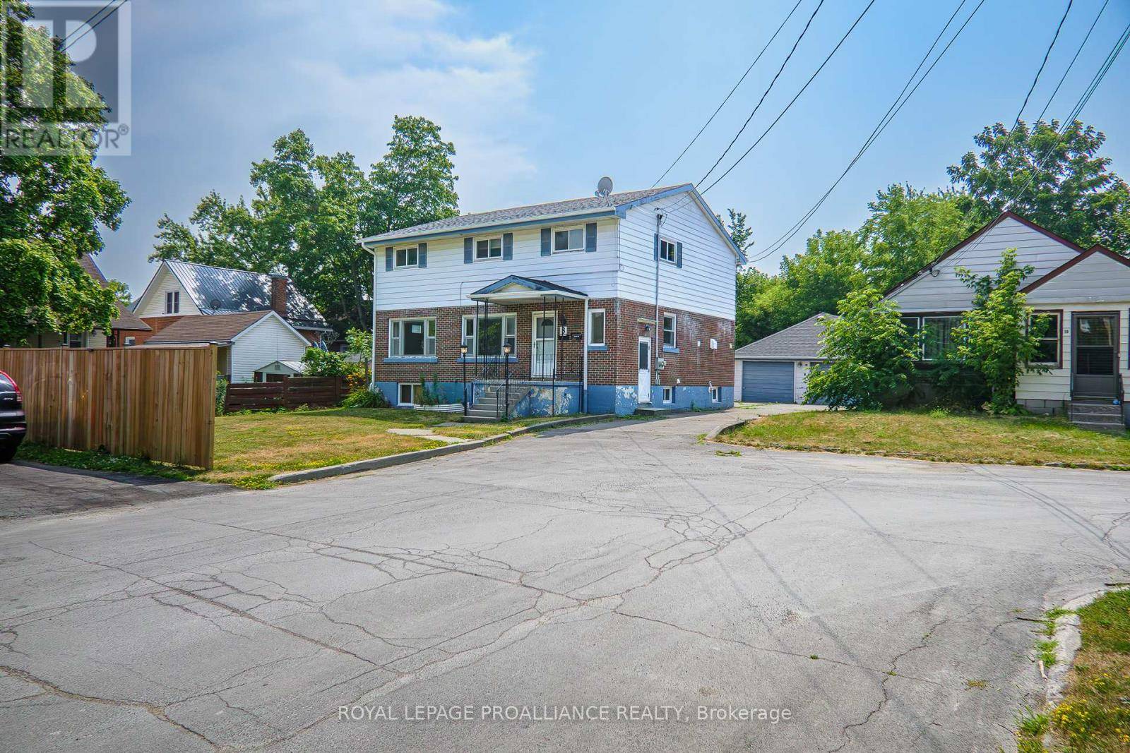 Belleville, ON K8P2W7,8 REYNOLDS CRESCENT
