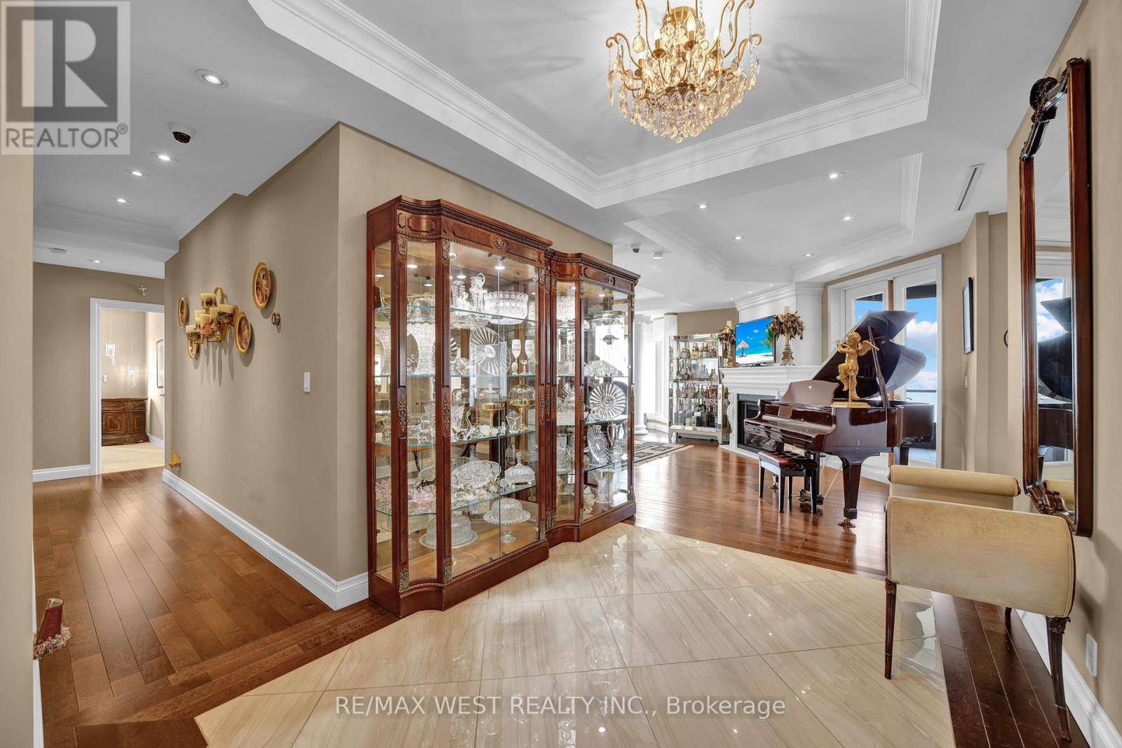 Hamilton (eastmount), ON L8V1A1,174 Mountain Park AVE #5W