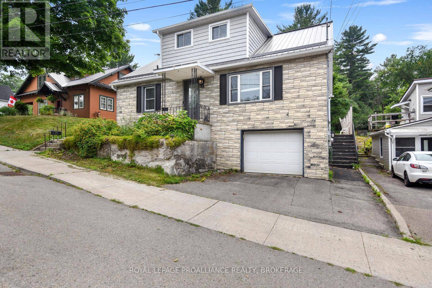 Brockville, ON K6V5N3,16 MCCREADY STREET