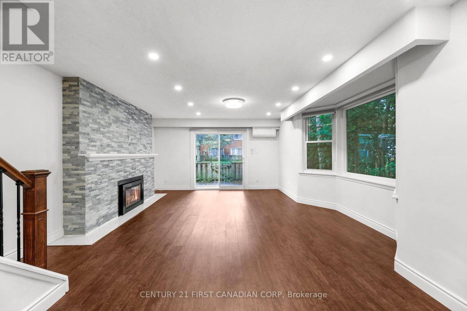 London East (east A), ON N5Y1Z9,19 ARBOUR GLEN CRESCENT