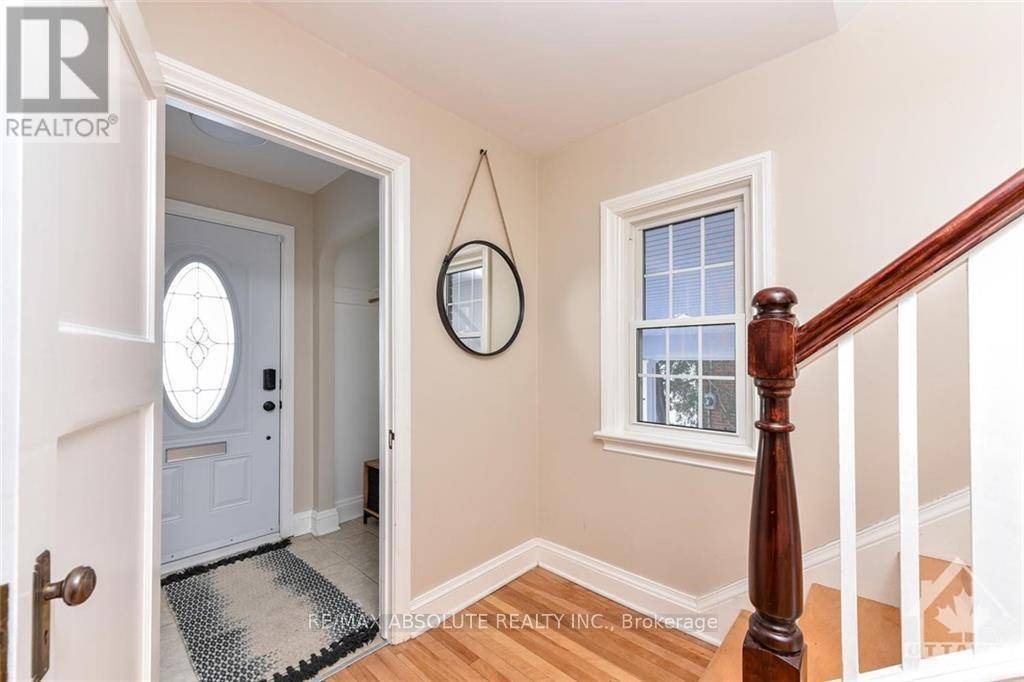 Ottawa, ON K1M1X6,118 IVY CRESCENT