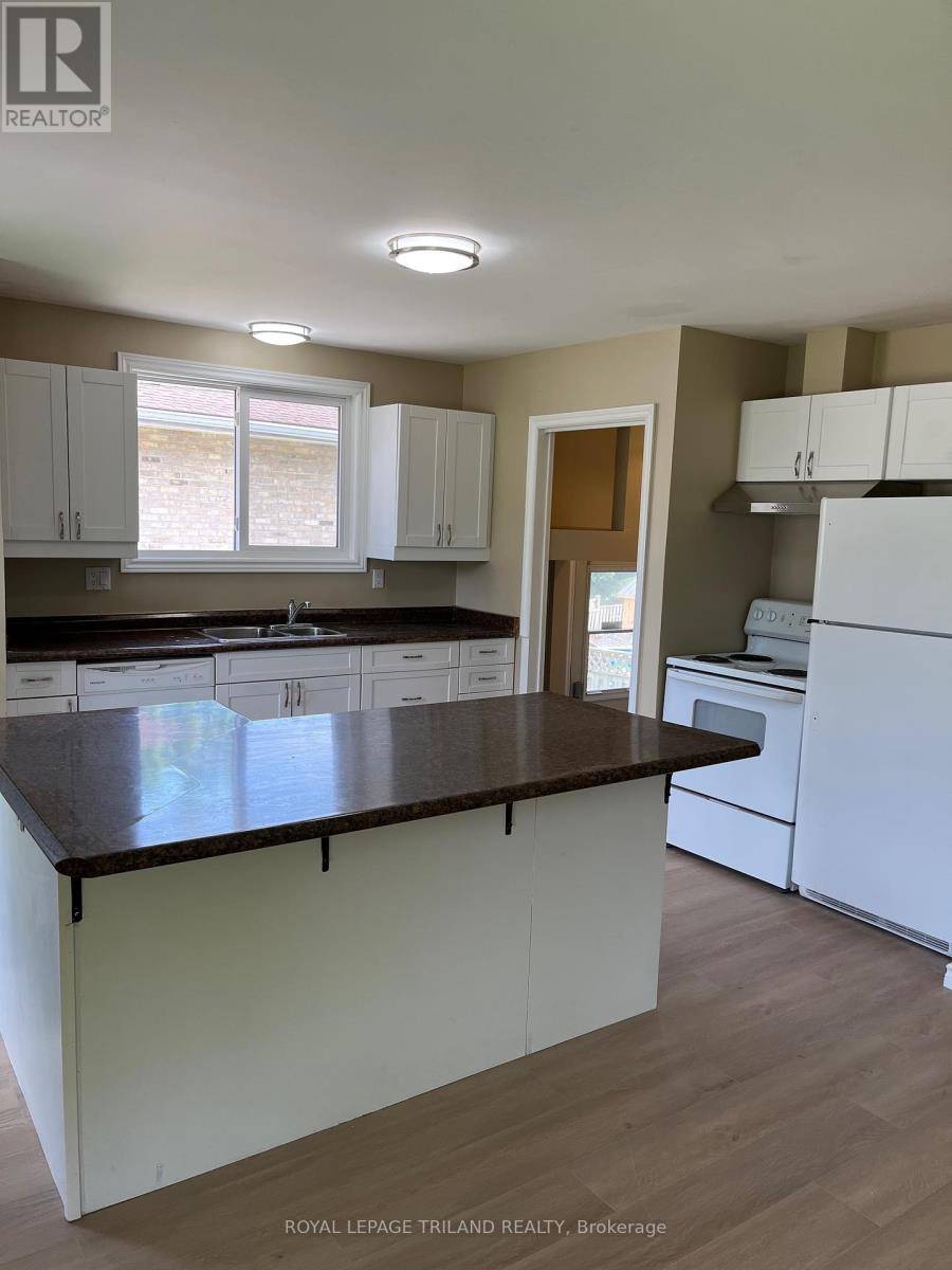 London East (east H), ON N5V1Y6,1683 HANSULD STREET