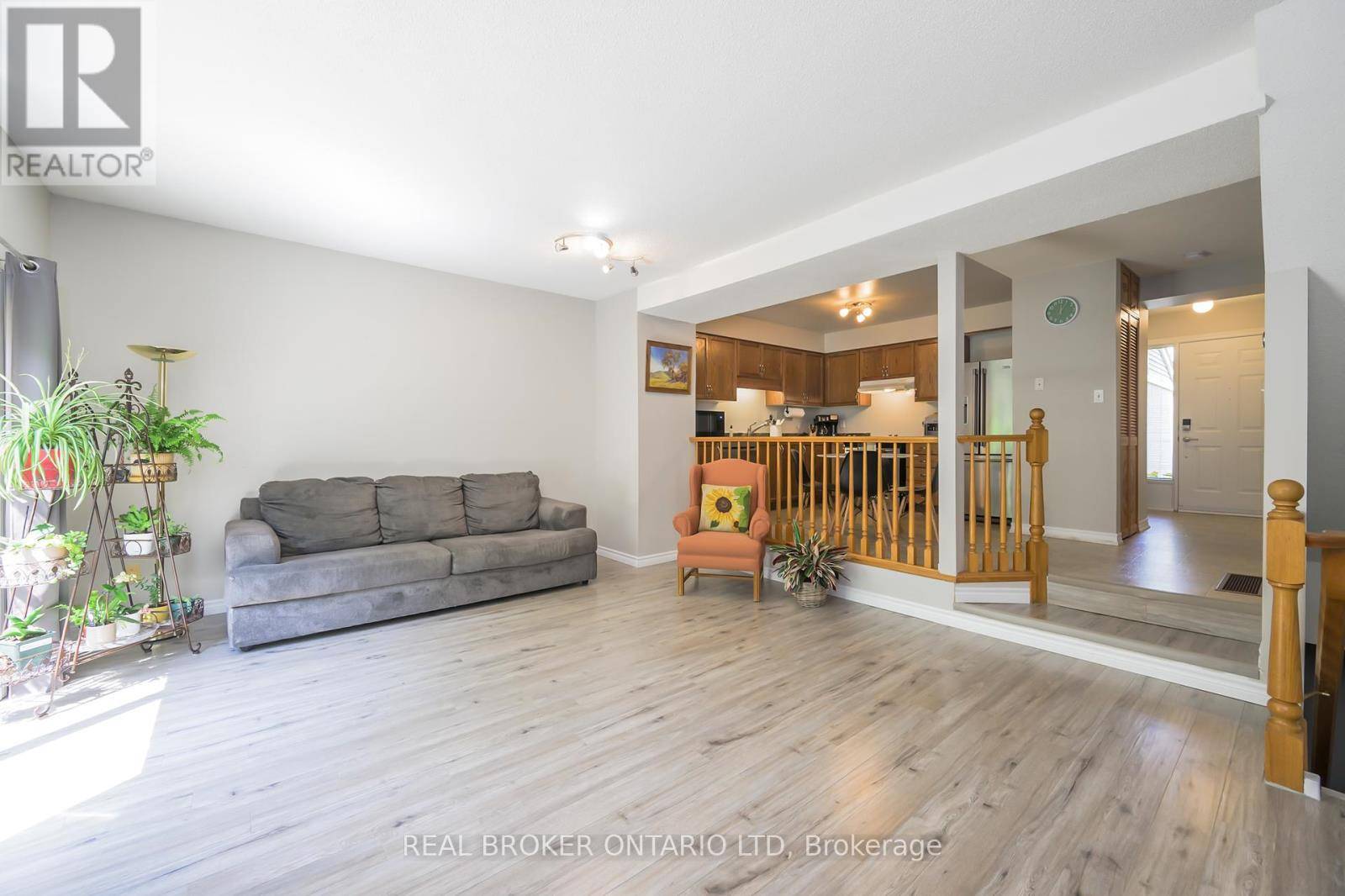 London South (south J), ON N5Z4Z6,9 Ailsa PL #66