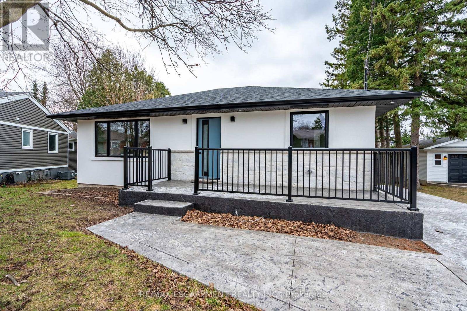 Hamilton (waterdown), ON L0R2H0,11 JAMES STREET