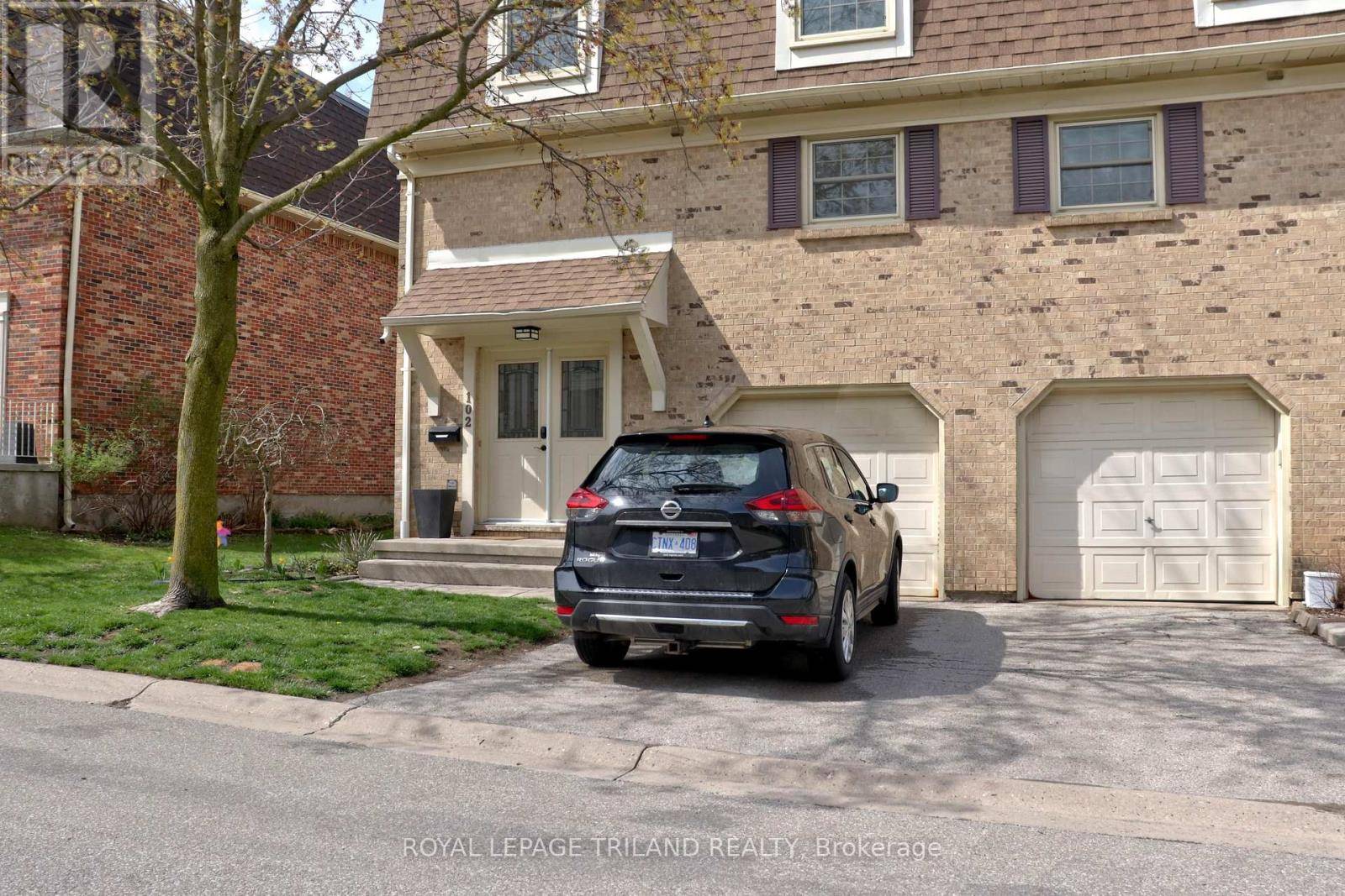 London South (south T), ON N5Z4L7,900 Pond View RD #102