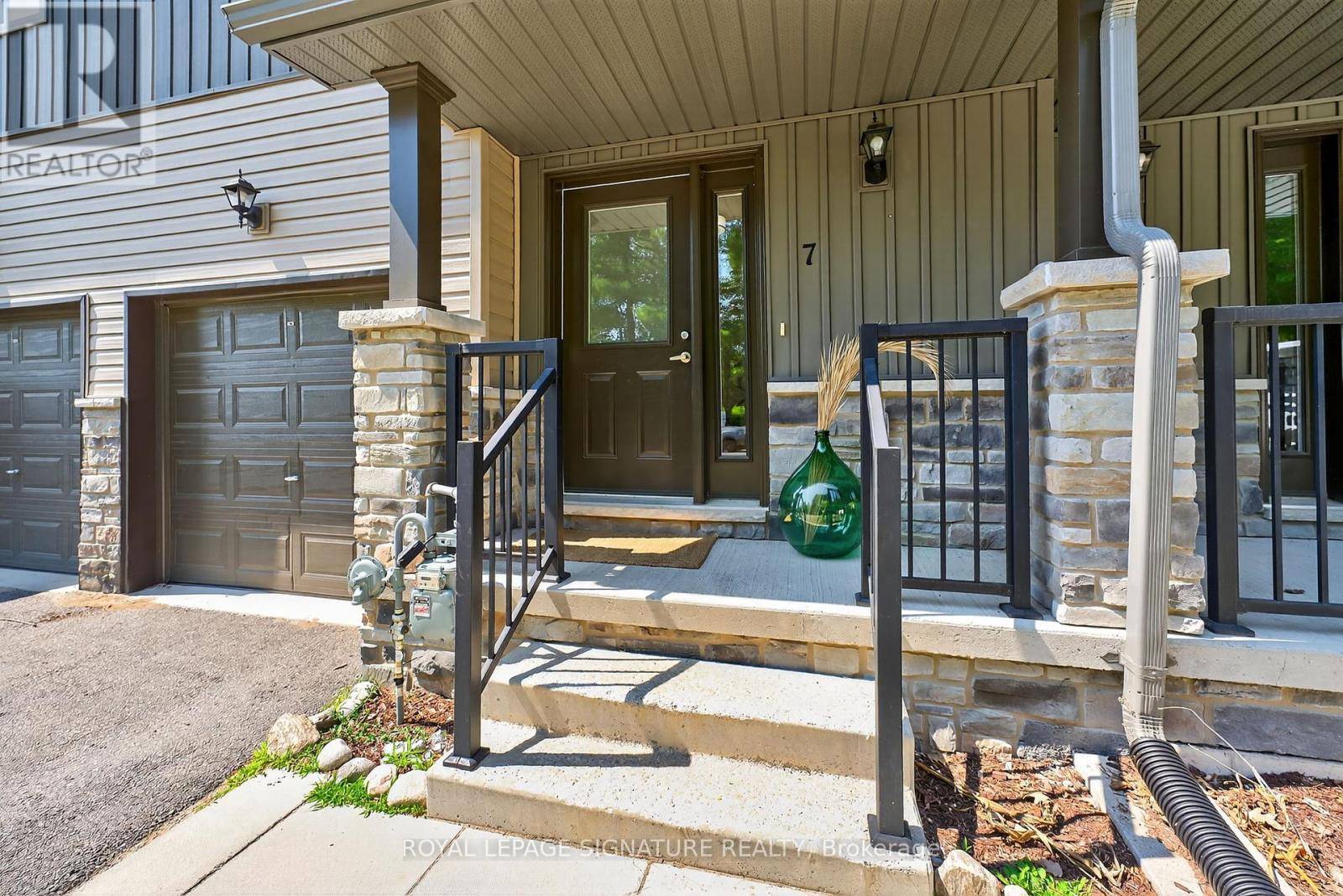 Bracebridge (macaulay), ON P1L1B4,393 Manitoba ST #7