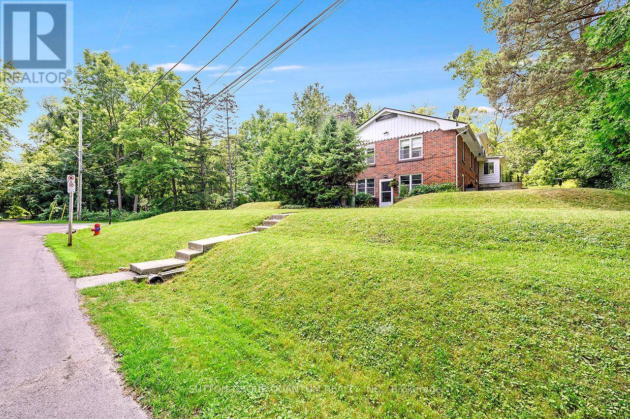 Hamilton (dundas), ON L9H5N7,18 SULLIVAN'S LANE